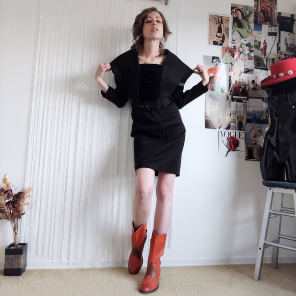 Vintage caplet dramatic cape shoulder Black Statement Dress Lilian Burty - Picture 5 of 10